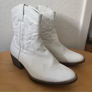 Cowboy Boots Coconuts by Matisse Pistol Western White Booties Women’s 6.5